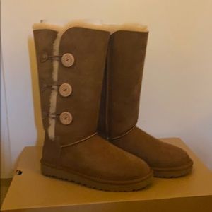 UGG Bailey Button Triple II Boots in Chestnut SZ 8